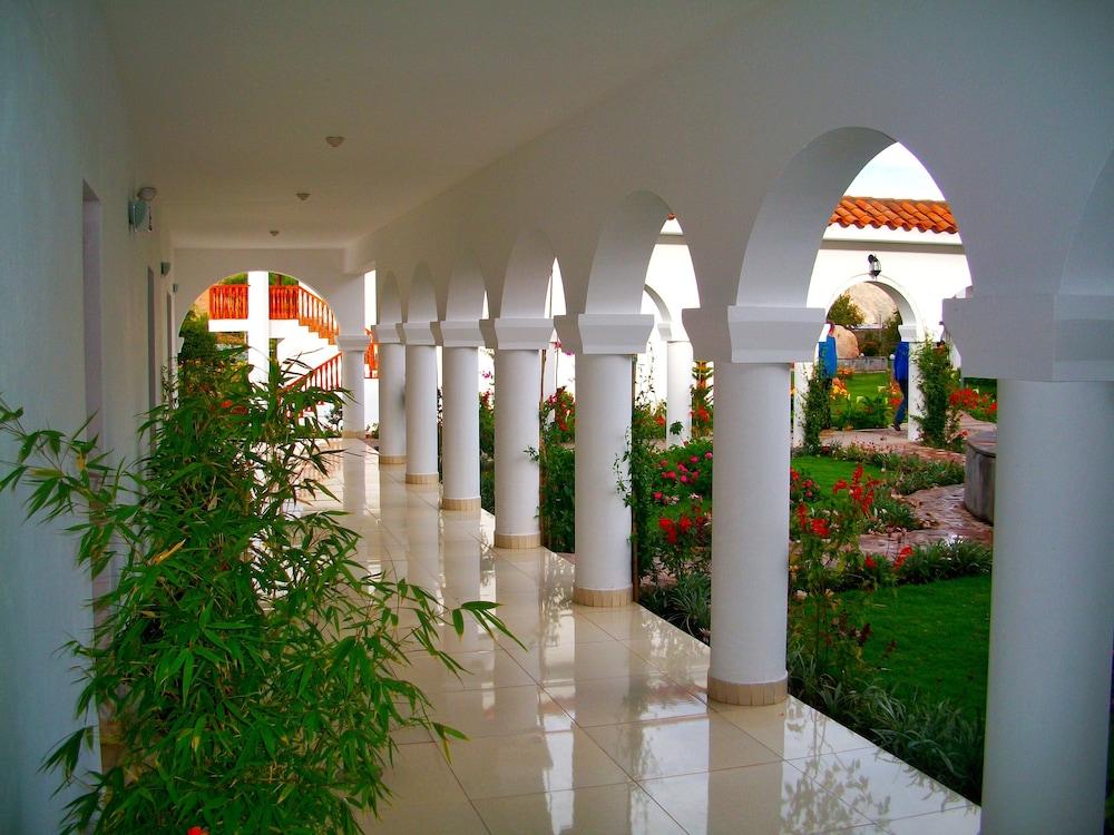 Hotel Agustos Урубамба Экстерьер фото