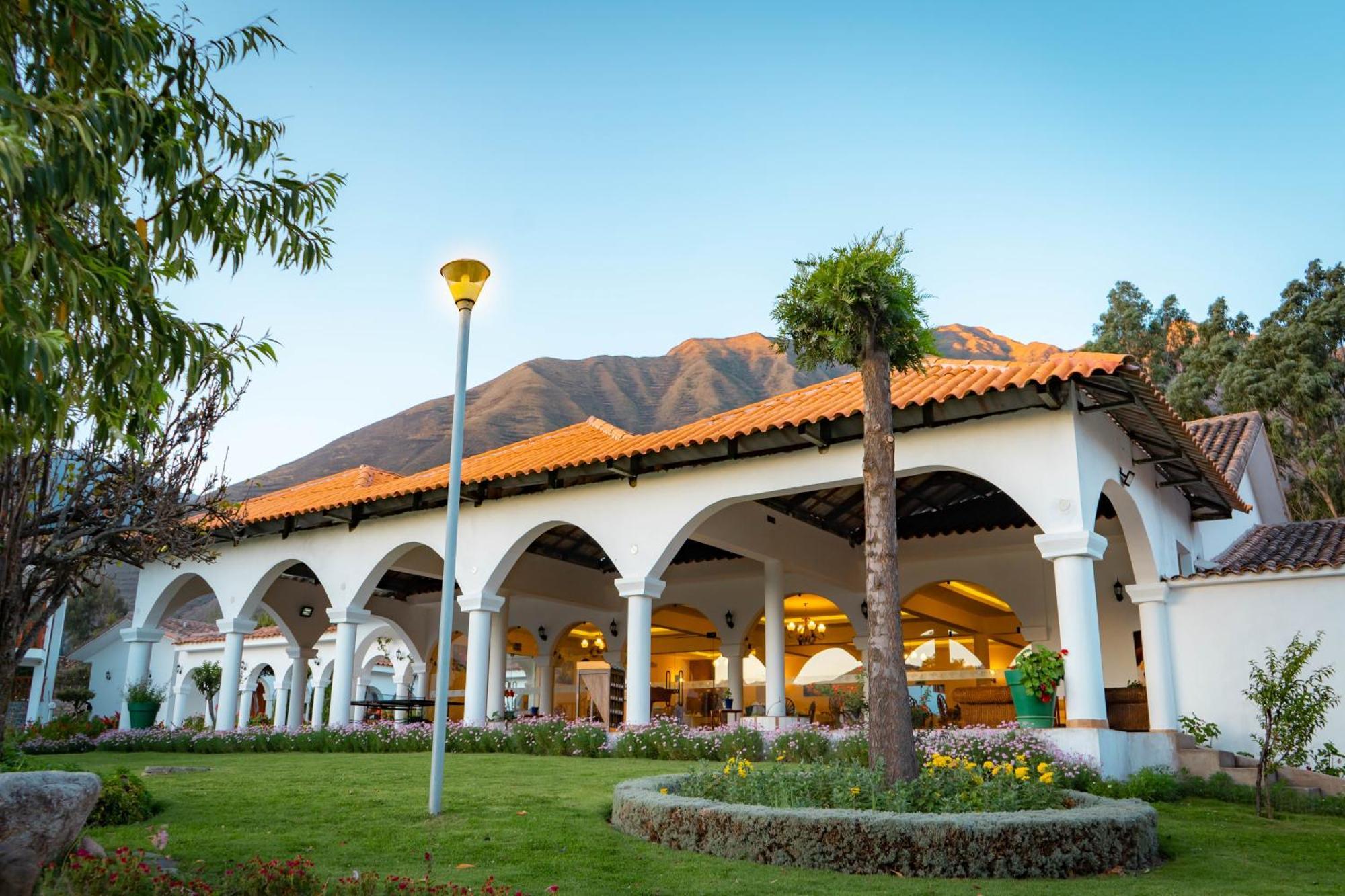 Hotel Agustos Урубамба Экстерьер фото