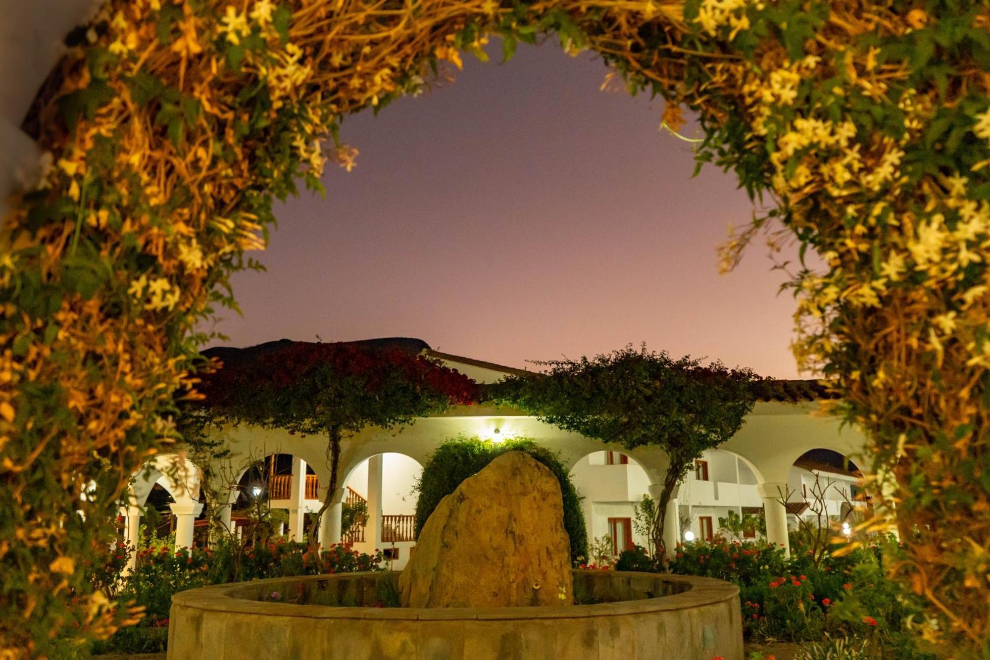 Hotel Agustos Урубамба Экстерьер фото