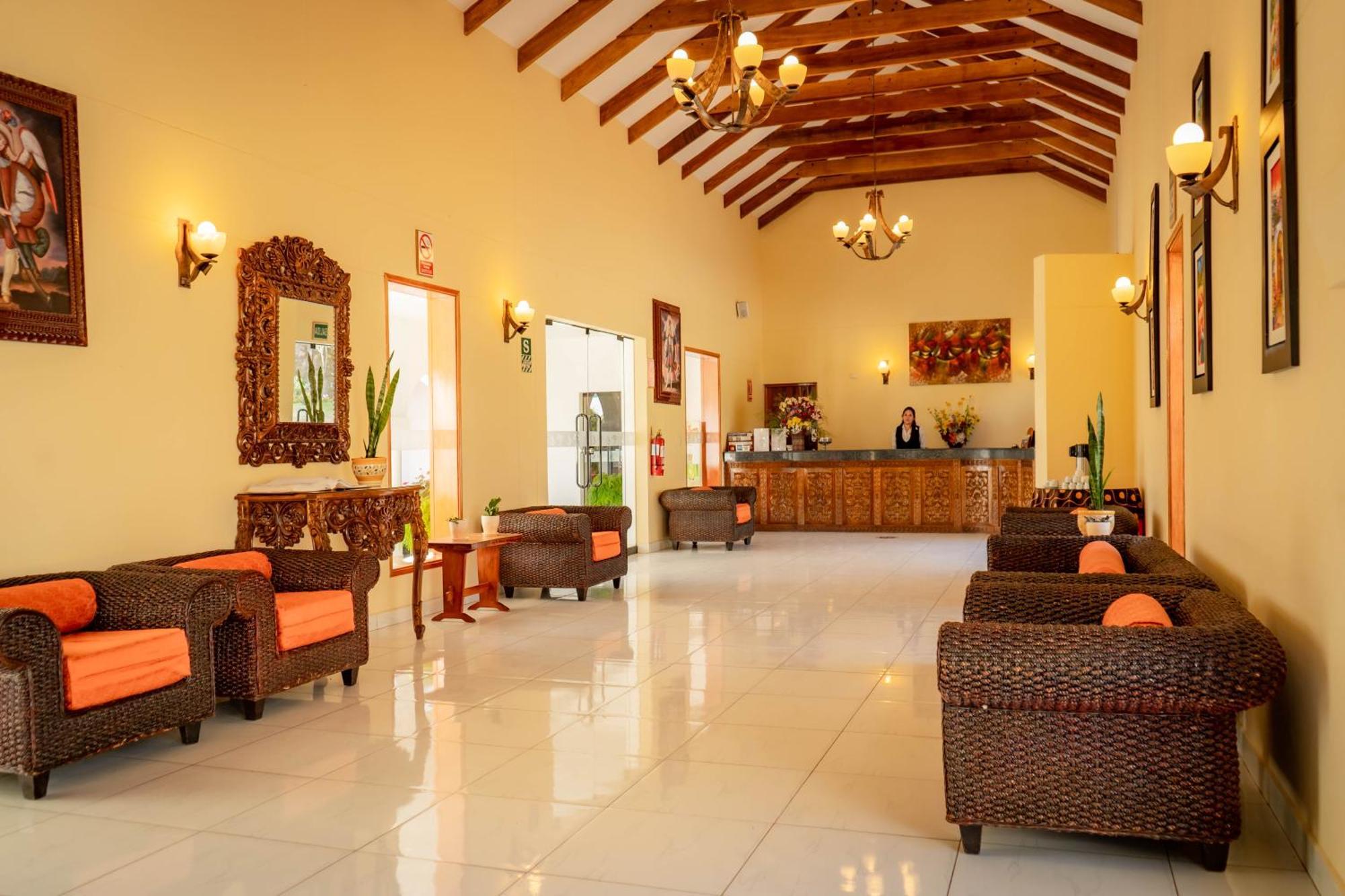 Hotel Agustos Урубамба Экстерьер фото