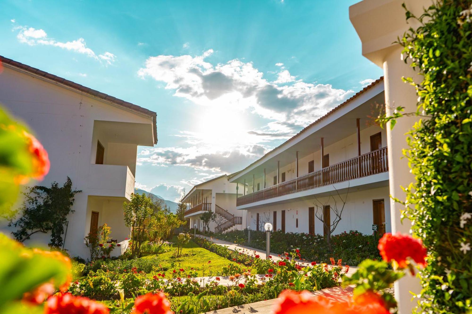 Hotel Agustos Урубамба Экстерьер фото